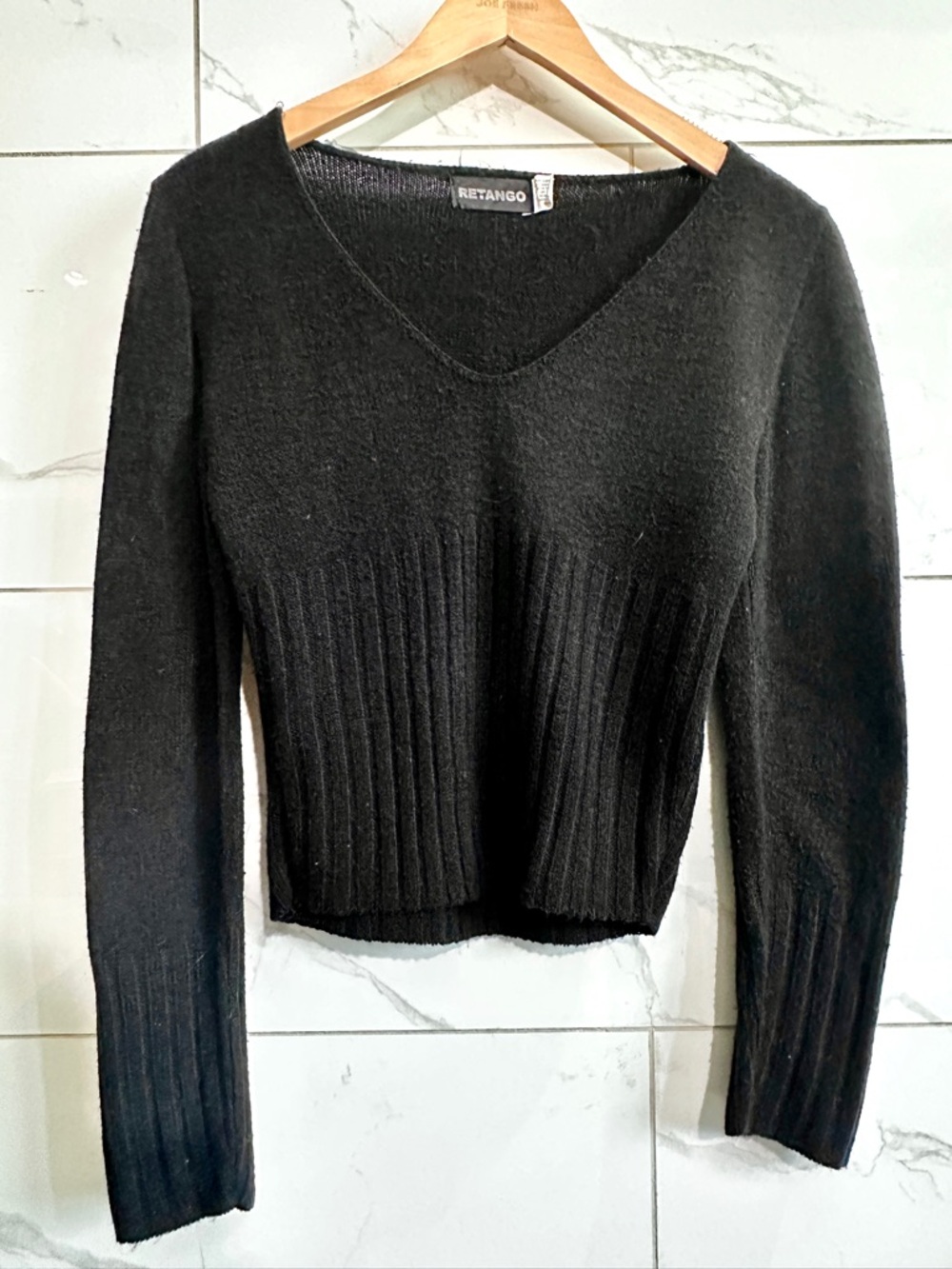 Retango Ribbed Waist V Neck Sweater
